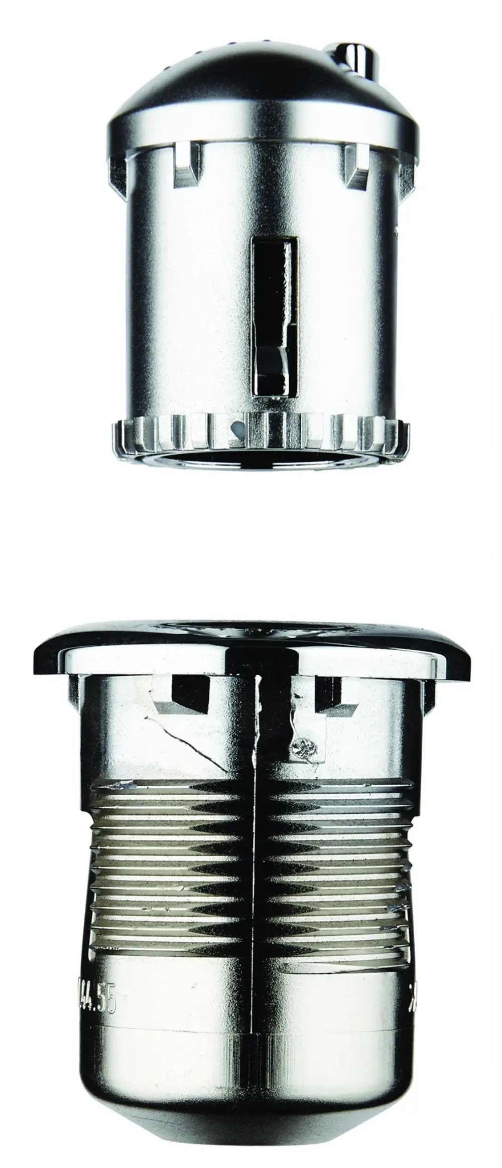 GROHE Druckknopfbetätigung in Chrom mit mattem Finish. Oben runde Betätigung, darunter zylindrischer Mechanismus mit Gewinde und Ausschnitten.