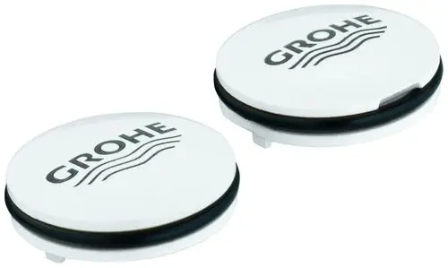 Zwei runde Abdeckkappen in Weiß mit dem Logo von Grohe. Die Kappen sind oval und besitzen einen schwarzen Gummiring zur Dichtung.