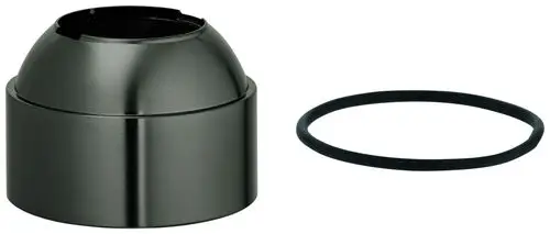 Schwarze, runde Kappe und O-Ring von Grohe, geeignet für eine Armatur. Die Kappe hat eine glatte, glänzende Oberfläche und einen offenen Bereich an der Oberseite.