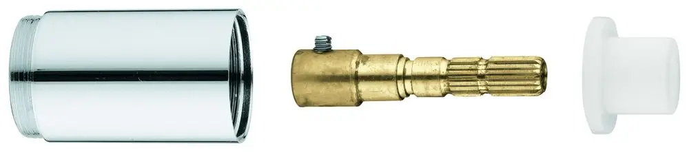Drei Teile eines Grohe Produkts: ein Zylinder mit gewähltem Gewinde, ein Goldfarbener Adapter mit Rillen und ein weißer, runder Stopfen.