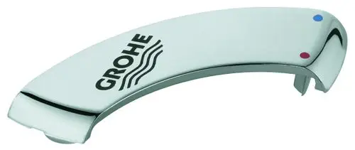 Abdeckkappe in Chromoptik mit blauen und roten Markierungen, hergestellt von Grohe, für einen Hebel. Form mit abgerundeten Kanten.