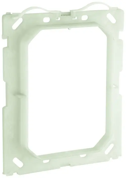 Halterahmen von Grohe in Kunststoff, entworfen zur Befestigung von Abdeckplatten an Sanitärinstallationen. Quadratische Form mit mehreren Befestigungslöchern.