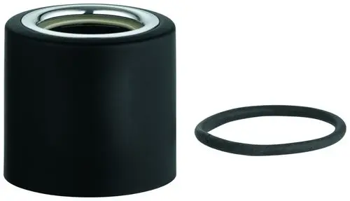 Schwarze Kappe mit glänzendem Rand und einem Gummiring daneben. Produkt von Grohe, geeignet für Verwendung in Sanitärinstallationen.