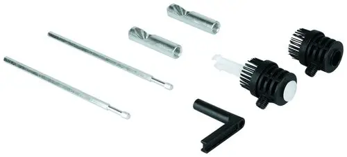 Befestigungssatz mit Metallstangen, Plastikkomponenten und Schrauben für die Installation eines Grohe-WC, geeignet für Wand-Tiefspül-Modelle.