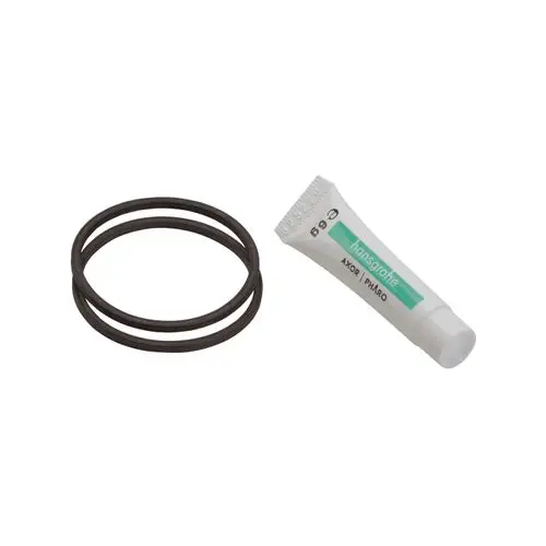 Dichtset mit zwei schwarzen Gummis und einer kleinen Tube, möglicherweise für einen Wasserhahn. Hansgrohe ist als Marke auf der Tube erkennbar.