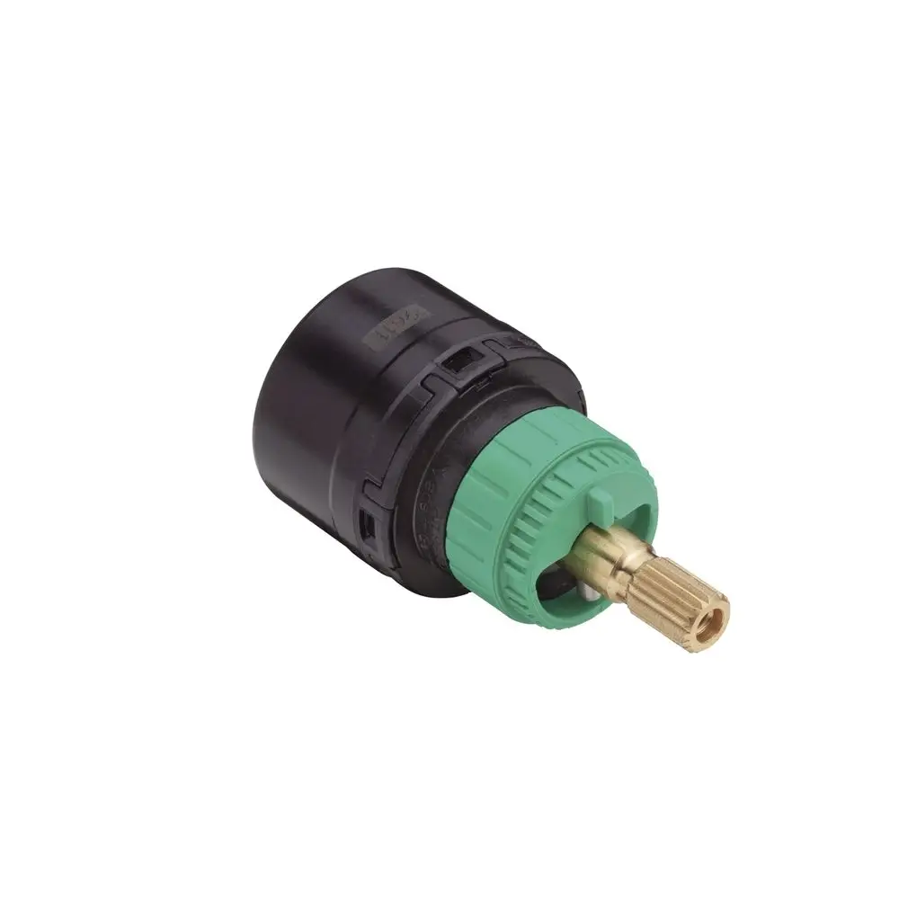 Ab- und Umstellventil in Schwarz und Grün, mit einem verchromten Anschluss. Produkt von Hansgrohe, geeignet für Rohrleitungen und Armaturen.
