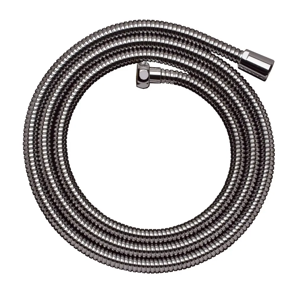 Chromfarbener Brauseschlauch mit Gewindeenden, aufgenommen vor neutralem Hintergrund. Produkt von Hansgrohe, geeignet für Armaturen mit vier Anschlüssen.