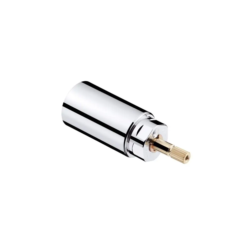 Chromfarbene Hülse von Hansgrohe, erkennbar an der zylindrischen Form und dem goldenen Ventilstift, zur Verwendung in Farbsets des UP Ventils.