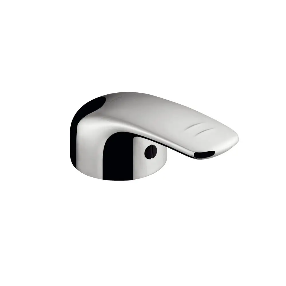 Hansgrohe Metris Griff in Chrom, mit flacher Oberfläche und leicht geschwungener Form, geeignet für Armaturen in modernen Badezimmern.