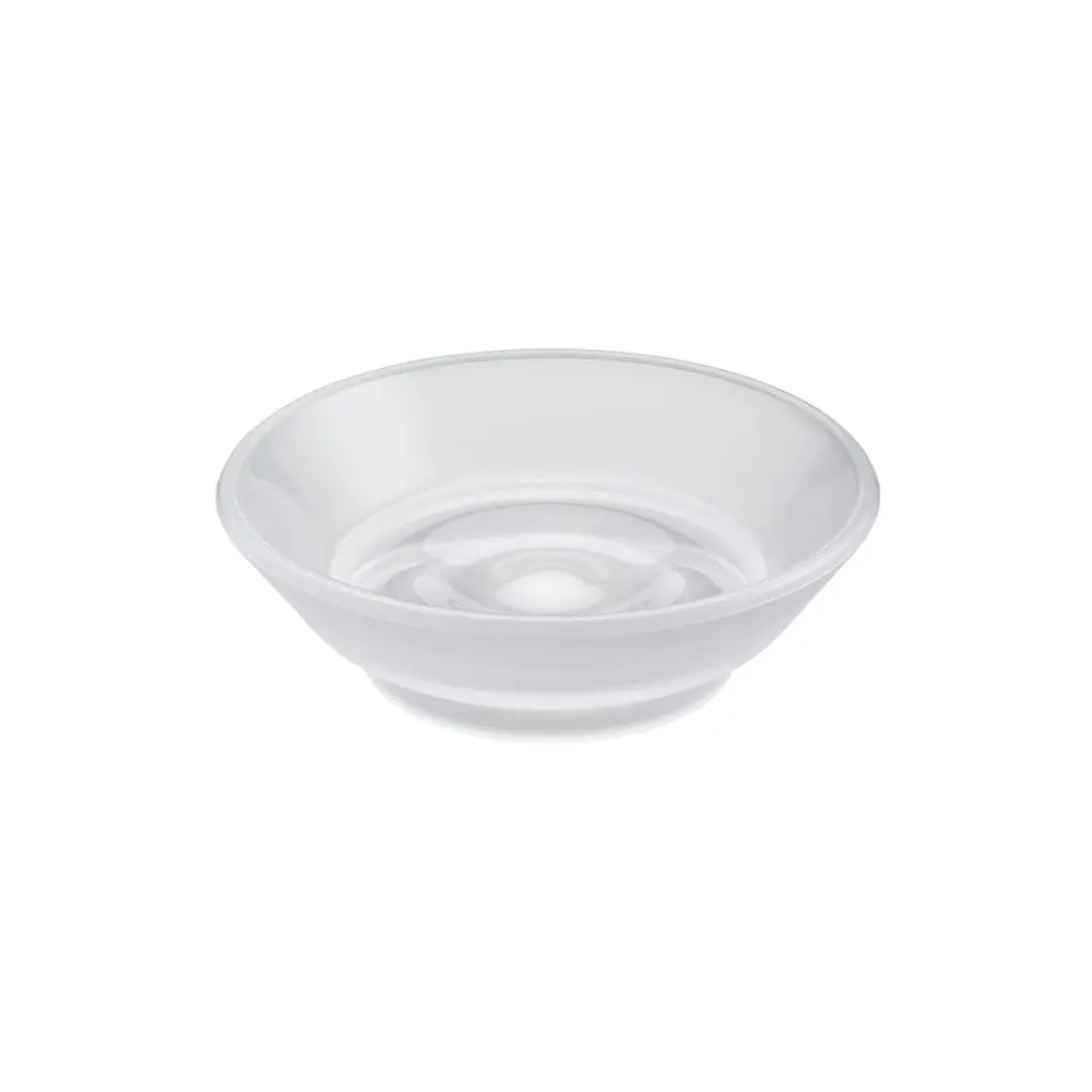 Weiße Seifenschale aus Glas, rund mit leicht erhöhtem Rand, auf einem glatten Untergrund. Produkt von Hansgrohe.