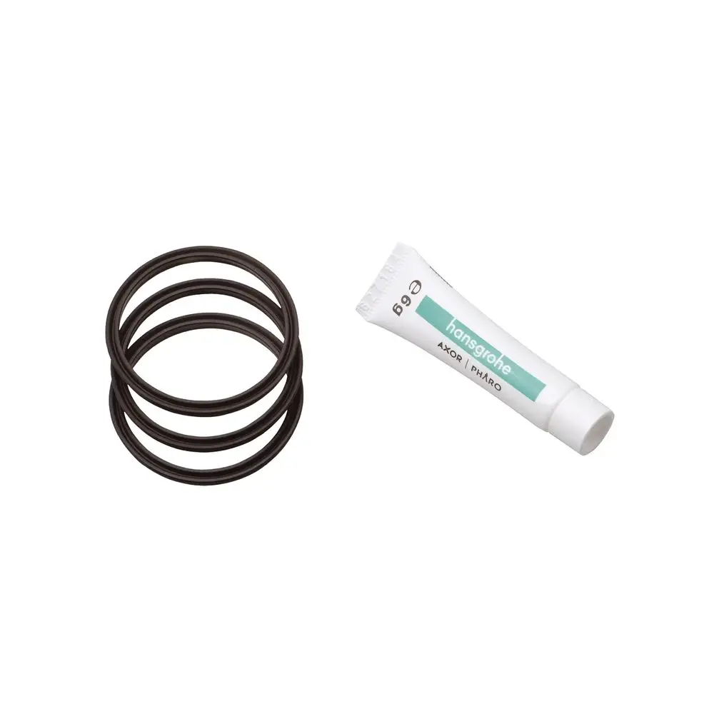Dichtungsset von Hansgrohe bestehend aus drei schwarzen Dichtungsringen und einer Tubenpackung, die in einem klaren Format angeordnet sind.