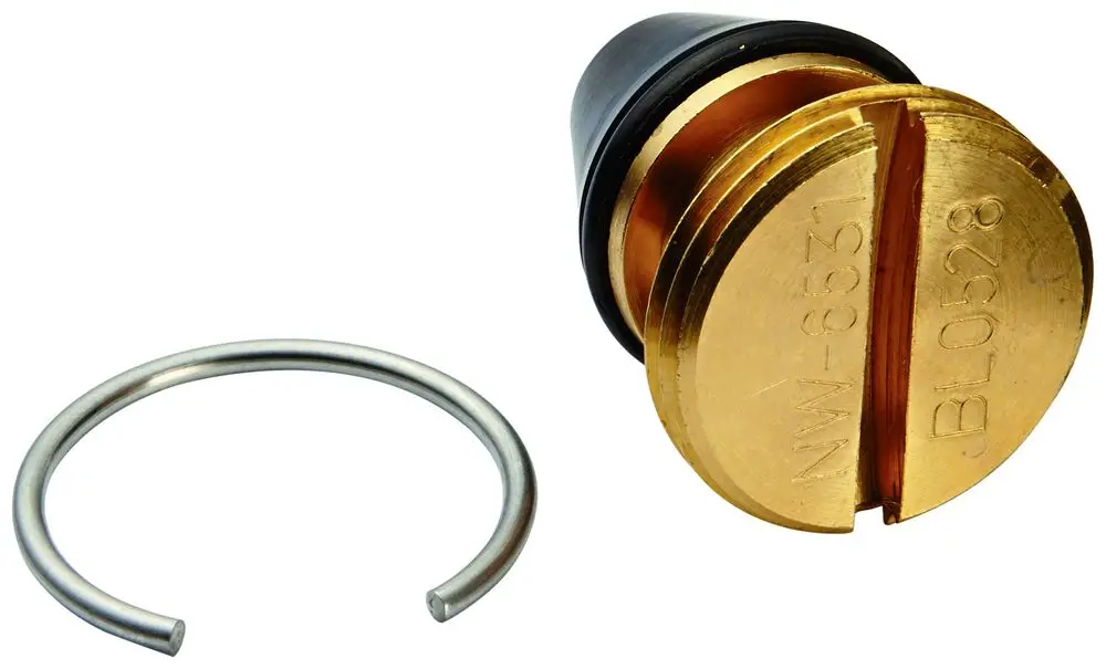 GROHE Vorabsperrung, bestehend aus einem goldenen Ventilkörper mit schwarzem Dichtungsring und einer metallenen Halterung.