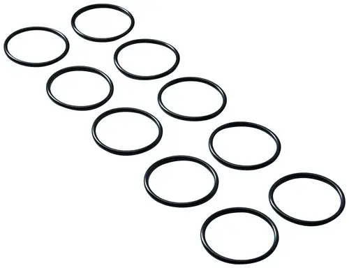 Schwarze O-Ringe, die in einer Reihe angeordnet sind. Die Ringe sind aus flexiblem Material und könnten für Dichtungsanwendungen verwendet werden, möglicherweise von Grohe.