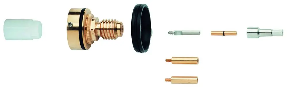 GROHE Bild eines zerlegten Thermostatverlängerungsstücks mit verschiedenen Metall- und Kunststoffkomponenten in chromfarbenem Finish.