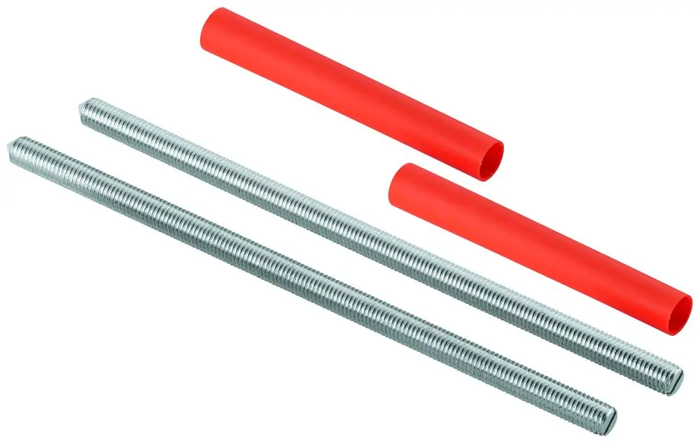 GROHE Gewindebolzen in Metall, zwei Stück. Dazu passende rote Kunststoffrohre. Alle Teile liegen auf einer neutralen Oberfläche.