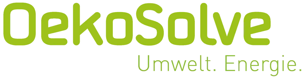 OekoSolve-Produkt mit grüner Schrift auf weißem Hintergrund, bestehend aus dem Wort "OekoSolve" und den Begriffen "Umwelt. Energie." darunter.