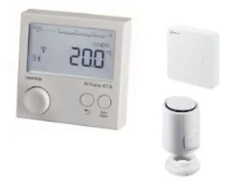 Digitaler Thermostat mit Temperaturanzeige und zwei weiteren Komponenten für Heizungssteuerung.