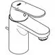 Hochglänzende Grohe Armatur mit einer ausziehbaren Bedienung und integriertem Wasserablaufsystem. Schlanker, minimalistischer Aufbau für moderne Badezimmer.