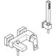 Wandmontierte Brausearmatur von Grohe mit rechteckigem Design, bestehend aus Wannenbatterie und Brausehandstück in chromfarbener Ausführung.