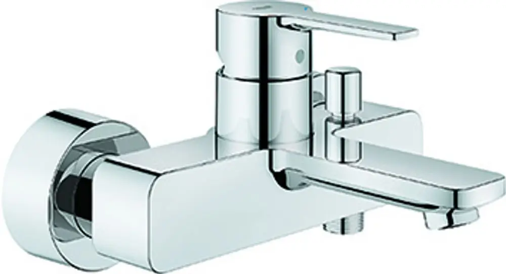 Wannenbatterie von Grohe in chrom, wandmontiert, mit einem Hebel für die Wasserregulierung und einem Auslauf. Klar strukturiertes Design, geeignet für moderne Badezimmer.