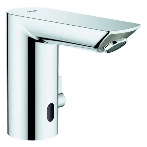 Ein Grohe-Wasserhahn mit automatischer Infrarotsteuerung, in glänzendem Chrom-Finish, ausgestattet mit einem Auslauf und einer Sensortechnologie zur Berührungslosigkeit.