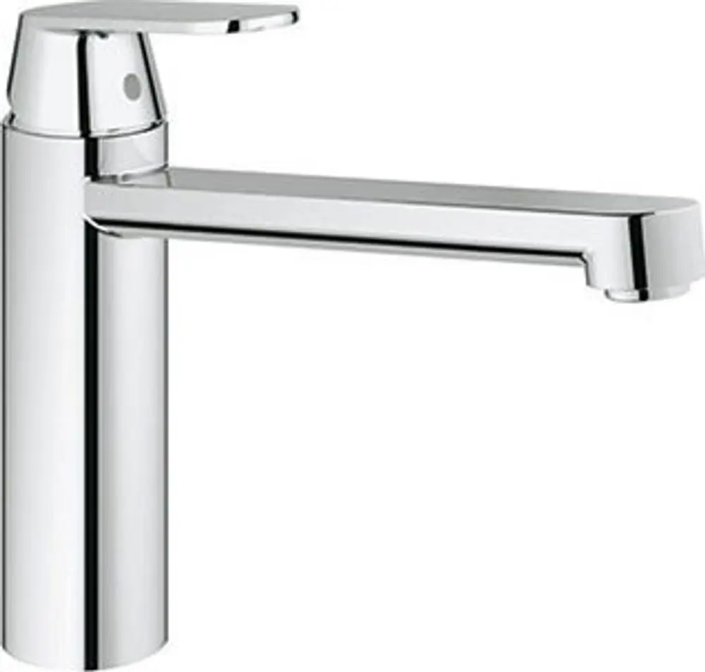Chromfarbener Wasserhahn von Grohe mit einem mittelhohen Auslauf und einem schlichten Hebel zum Einstellen des Wasserflusses.