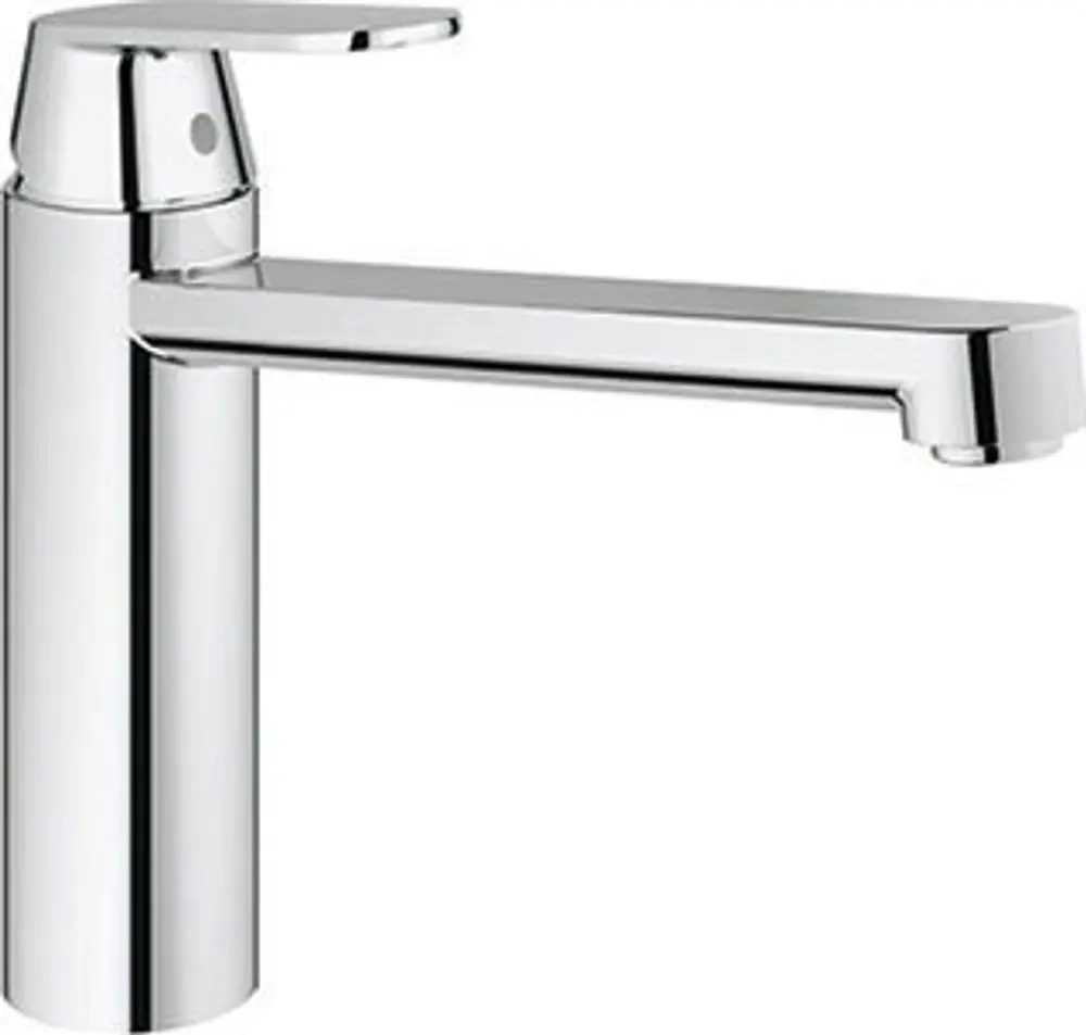 Chromfarbener Wasserhahn von Grohe mit mittelhohem Auslauf und Kipphebel zur Steuerung des Wasserflusses. Klar strukturiertes Design für Küchen- oder Badezimmeranwendungen.