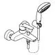 Wannenarmatur von Grohe mit einem Einhebelmischer und handgehaltener Brause. Die Armatur ist für die Wandmontage konzipiert.