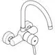 Grohe-Wannenarmatur mit einem gebogenen Auslauf und einem seitlichen Hebel zur Temperatur- und Wassermengenregelung. Wandmontage an zwei runden Platten.