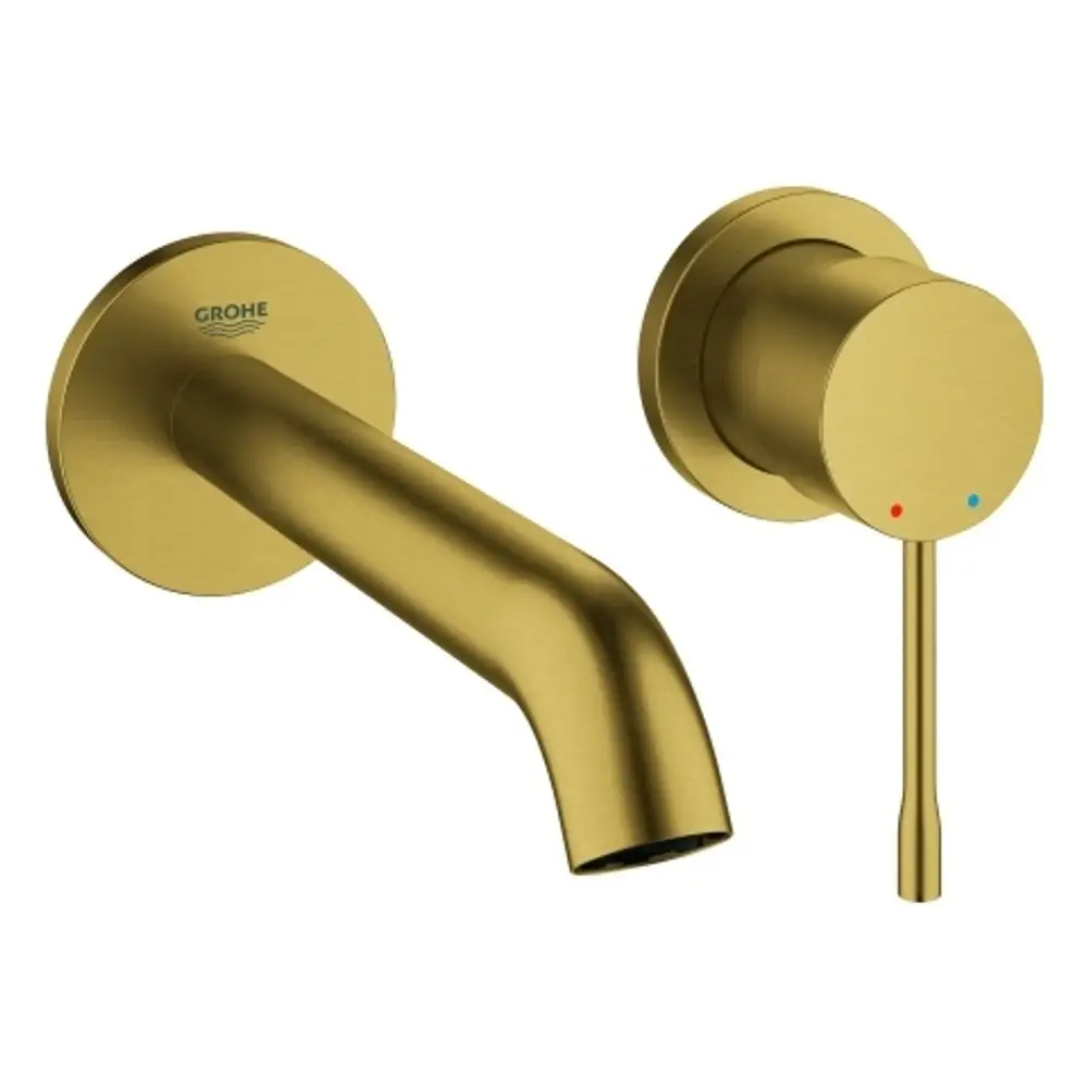 Wandmontierte Brausearmatur von Grohe mit einem langen, goldenen Auslauf und einem separaten, runden Bedienelement zur Regulierung von Wasser und Temperatur.