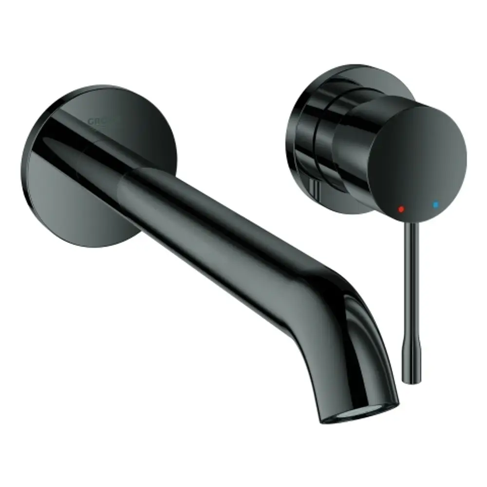 Schwarze Wandarmatur von Grohe mit einem langen, gebogenen Auslass und einem Bedienhebel zur Temperaturregelung, montiert auf einer glatten Wand.