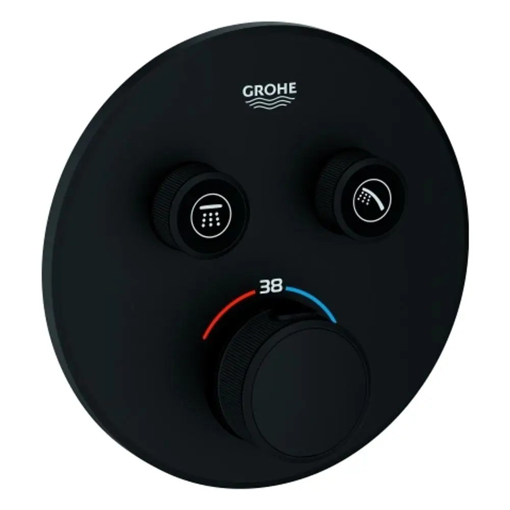 Schwarzes Grohe-Thermostat mit drei Drehreglern für Temperatur und Auslasswahl, gekennzeichnet mit Symbolen für verschiedene Wasserstrahlarten.