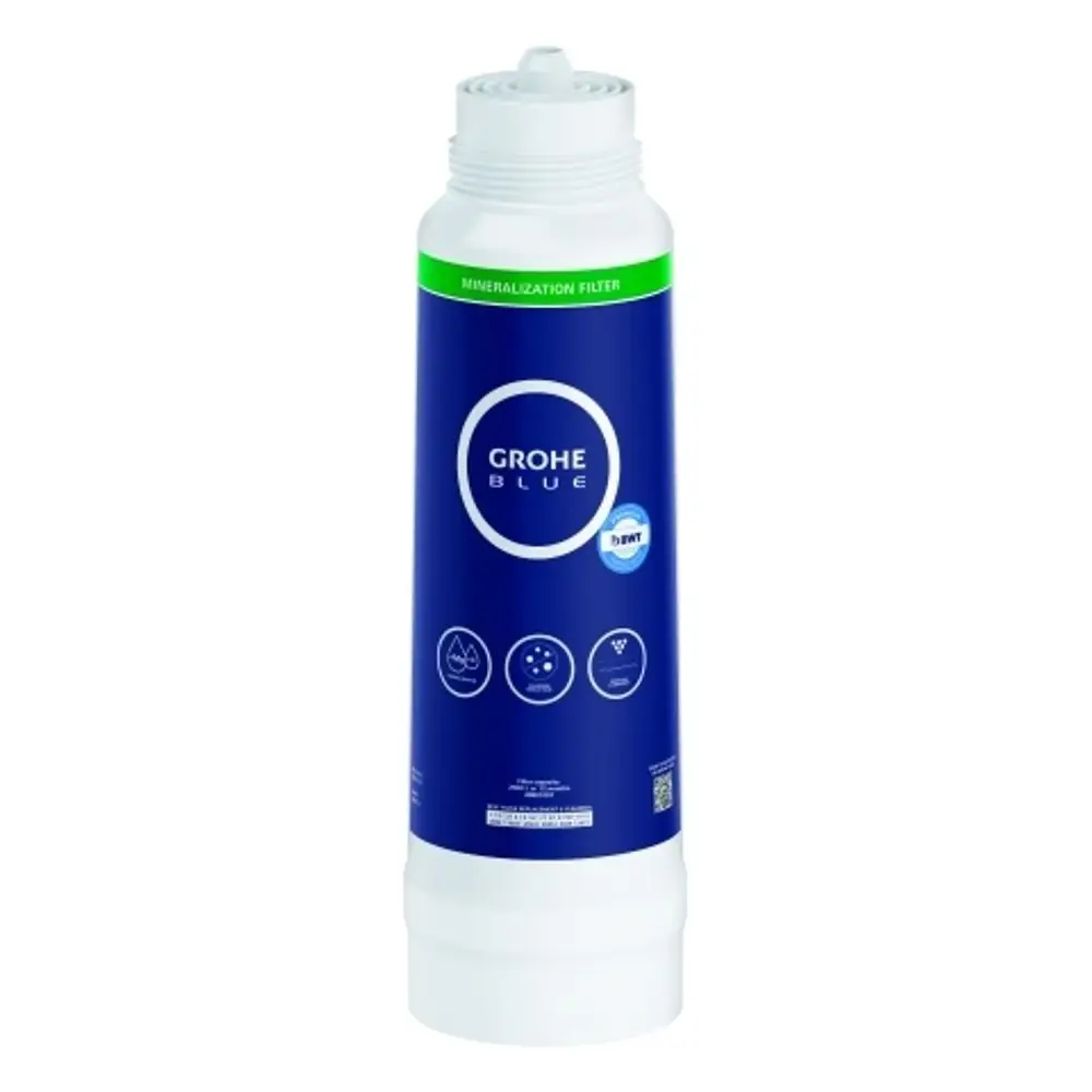 Mineralisierungsfilter von Grohe in blauer Verpackung, mit einer weißen Unterseite, ausgestattet mit einer Schraubkappe oben und Symbolen zur Filterfunktion auf der Vorderseite.