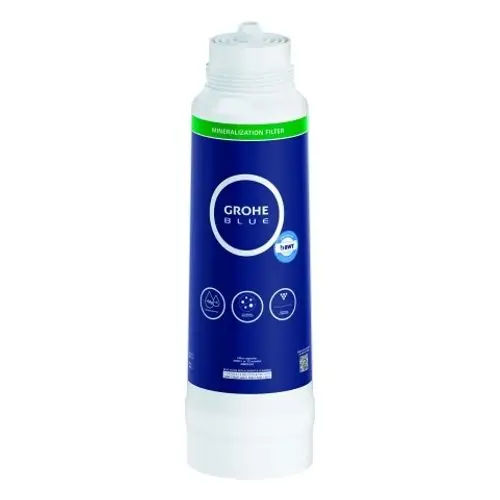 Mineralisierungsfilter von Grohe in blauer Verpackung, mit einer weißen Unterseite, ausgestattet mit einer Schraubkappe oben und Symbolen zur Filterfunktion auf der Vorderseite.