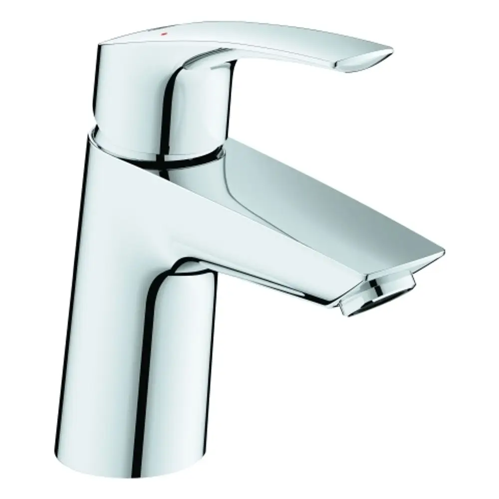 Helle, glänzende Einhebelmischbatterie von Grohe mit geneigtem Auslauf und Schwenkfunktion, montiert auf einer glatten Oberfläche.
