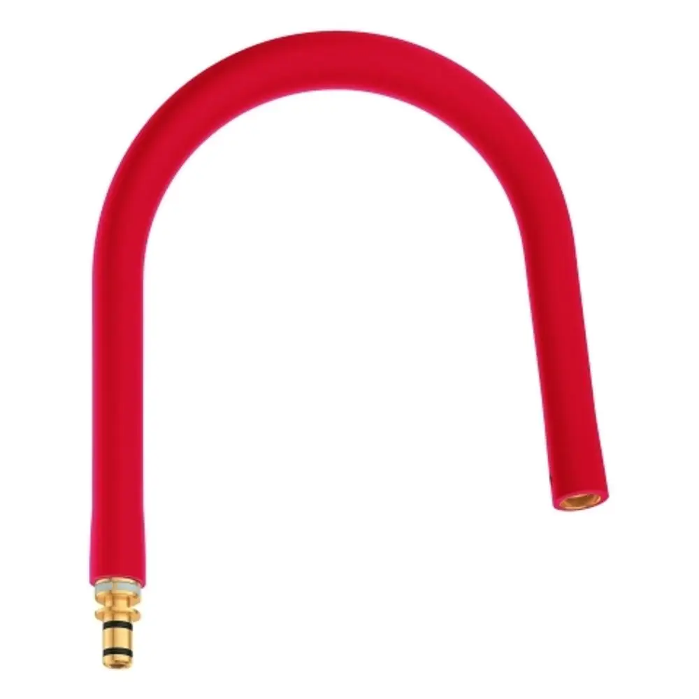 Roter Schlauch mit gebogenem Design und einem Anschluss für die Grohe Essence Küchenarmatur. Der Schlauch endet mit einer goldenen Verbindung für die Profibrause.
