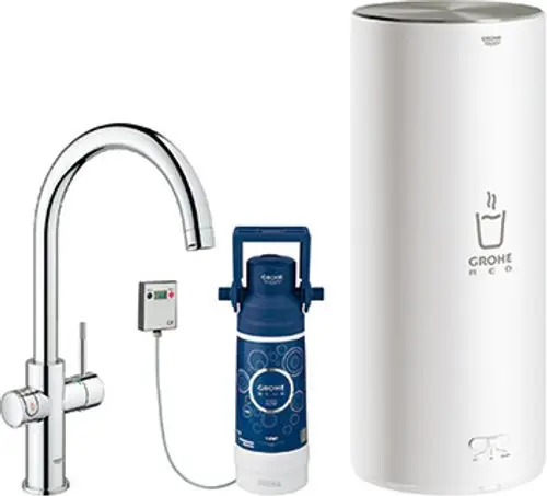 Armatur von Grohe mit Hochauslauf und integriertem Steuergerät, kombiniert mit einem grauen Boiler und einem blauen Wasserspeicher, zur Bereitstellung von heißem Wasser.