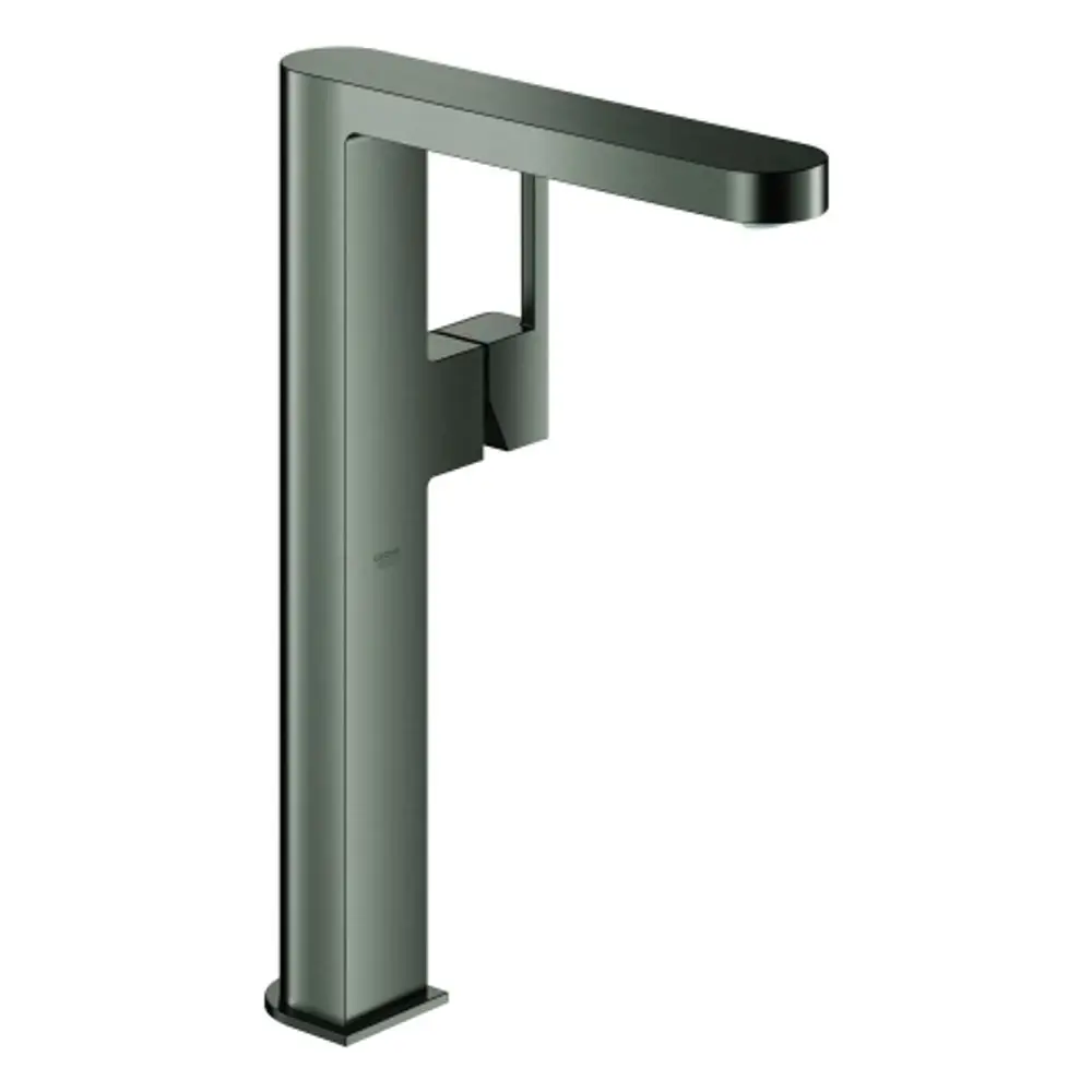 GROHE Waschbeckenarmatur in mattem Schwarz mit kantigem Design und flachem Hebel. Ideal für moderne Badezimmergestaltung.