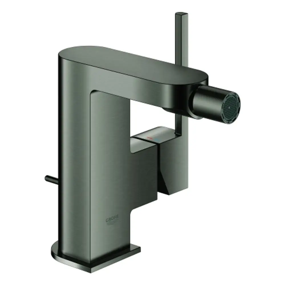 GROHE Bidetarmatur in mattschwarzem Design, mit einem schlanken Körper und einem Haltegriff zur regulären Wassermenge und -temperatursteuerung.