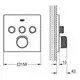 Grohe Thermostat mit quadratischer Oberfläche, drei runden Reglern und zwei seitlichen Anschlüssen. Seitenansicht zeigt die Montageoptionen und Maße.