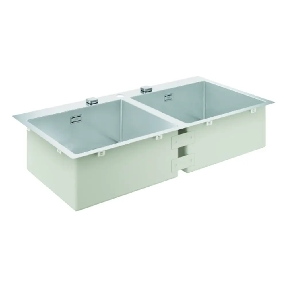 GROHE Edelstahlspüle mit zwei Becken, rechteckige Form und glatte Oberfläche. Funktionen zur Wassersteuerung sichtbar. Struktur ist schlicht und funktional.