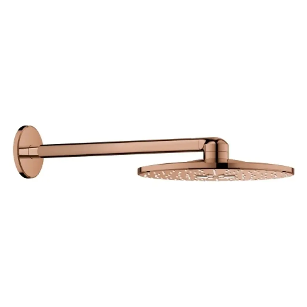 Grohe Kopfbrause in warmem Sunset-Finish, montiert an einem geraden Brausearm, mit runder, flacher Kopfbrausefläche und Löchern für Wasserstrahlen.