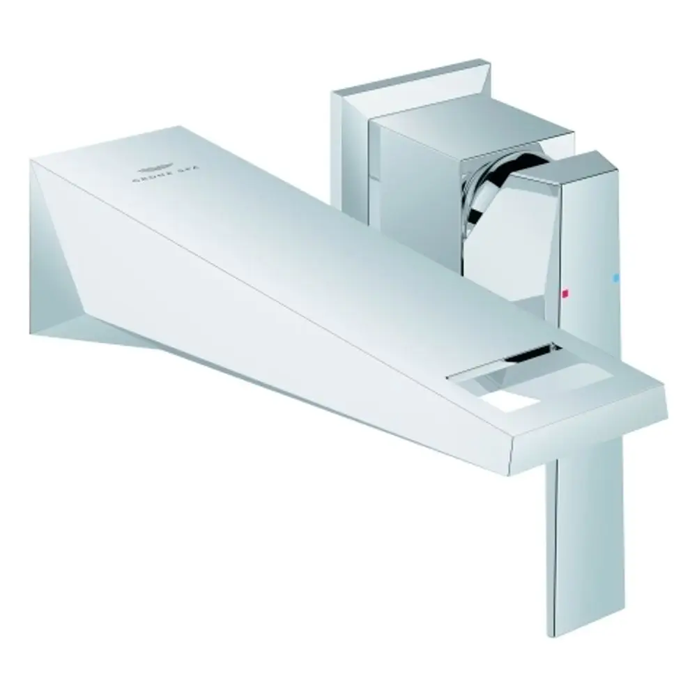 Grohe-Wandbatterie mit flachem Auslauf und einem Hebel zur Temperaturregelung. Chromoberfläche, klare Linienführung. Ideal für moderne Badezimmer.
