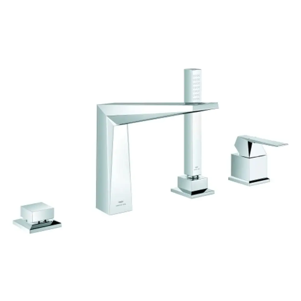 Grohe-Wannenkombination in Chrom mit vier Anschlussstellen. Enthält einen Wasserhahn, eine Handbrause und einen separaten Steuerhebel. Modernes Design mit klaren Linien.