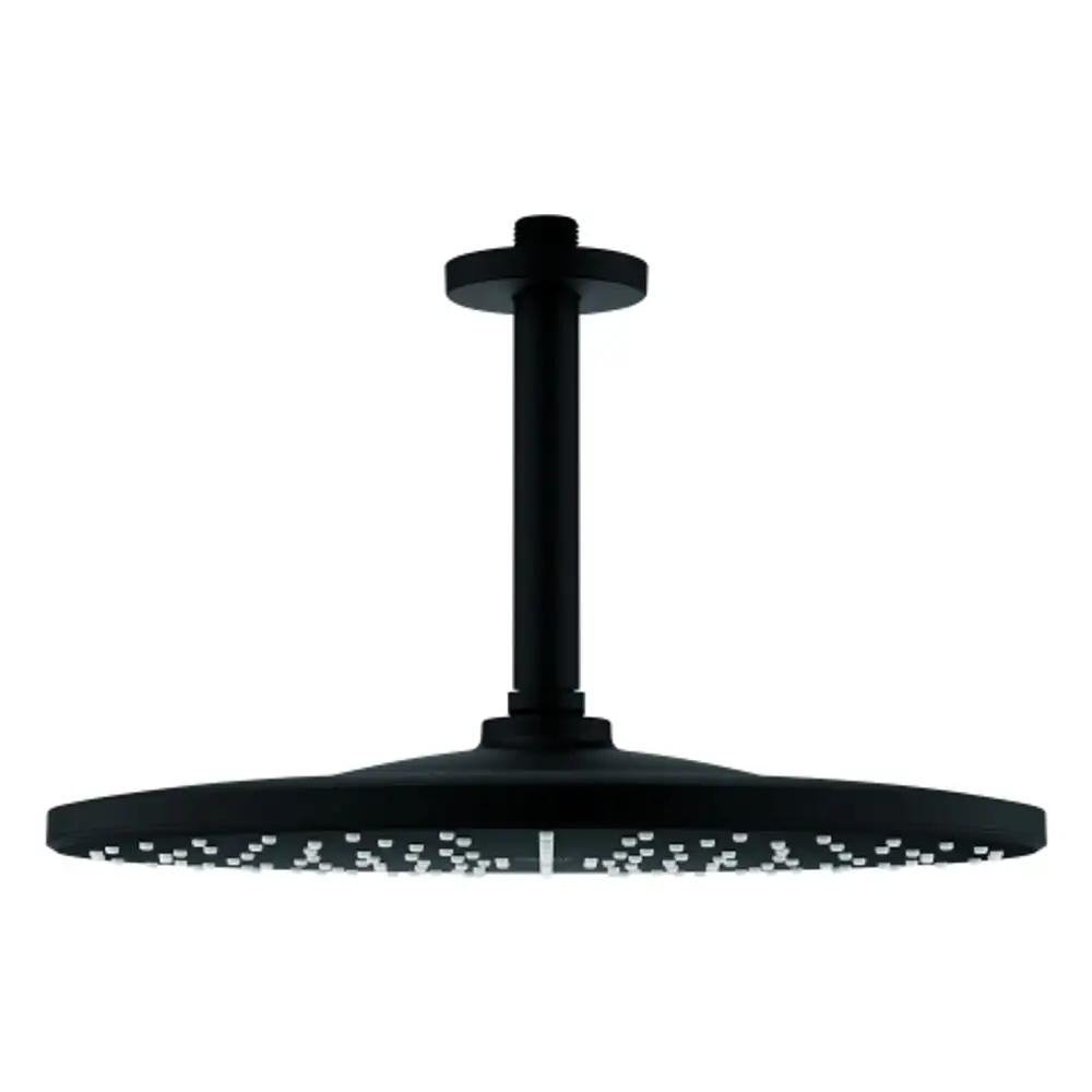 Schwarze GROHE Regenbrause mit flachem, rundem Kopf und integrierten Düsen zur Wasserverteilung, montiert an einem kurzen Rohr für Deckeninstallation.
