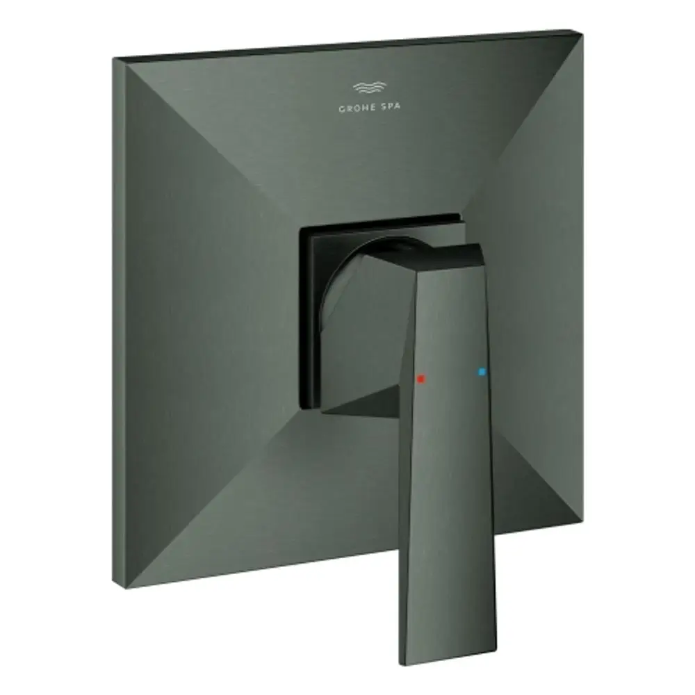 GROHE-Brausebatterie in schwerem Graphit mit quadratischem Design und einem Hebel zur Temperaturanpassung, gekennzeichnet durch rote und blaue Markierungen.