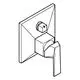 Wandmontierte Armatur mit Drehhebel aus dem Hause Grohe, ausgestattet für einen 3-Wege-Umschalter, in schlichten geometrischen Formen.