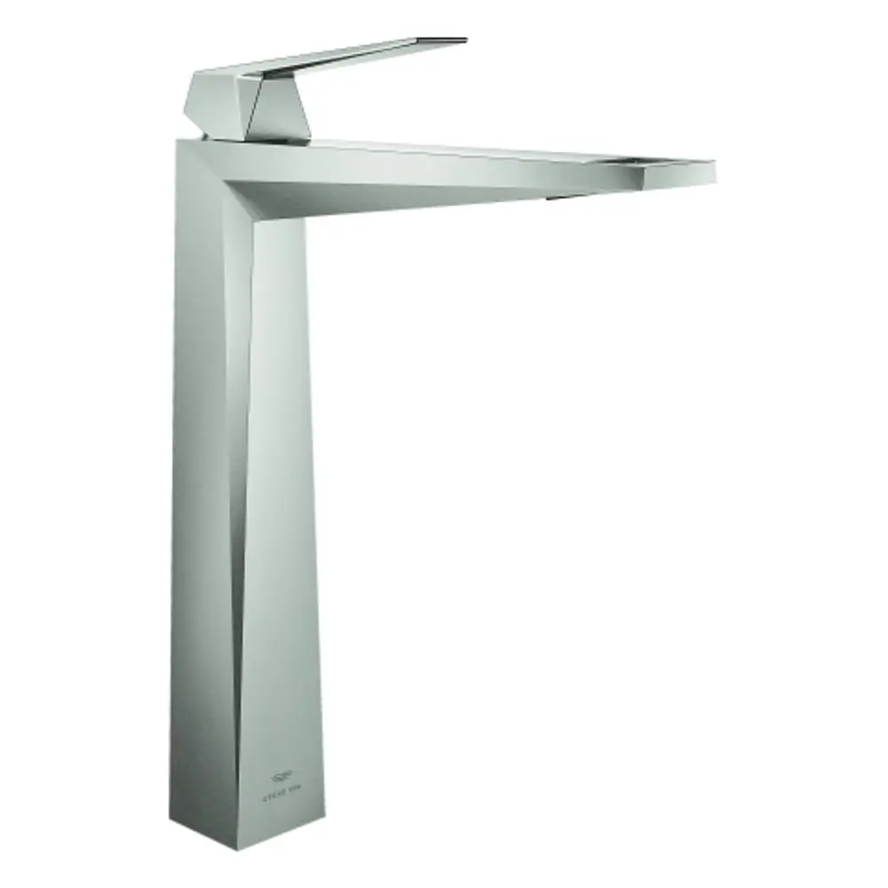 Verschlankte Grohe Armatur aus Edelstahl mit flacher Auslaufkante, geeignet für Waschtische, wird durch einen seitlichen Hebel betätigt.