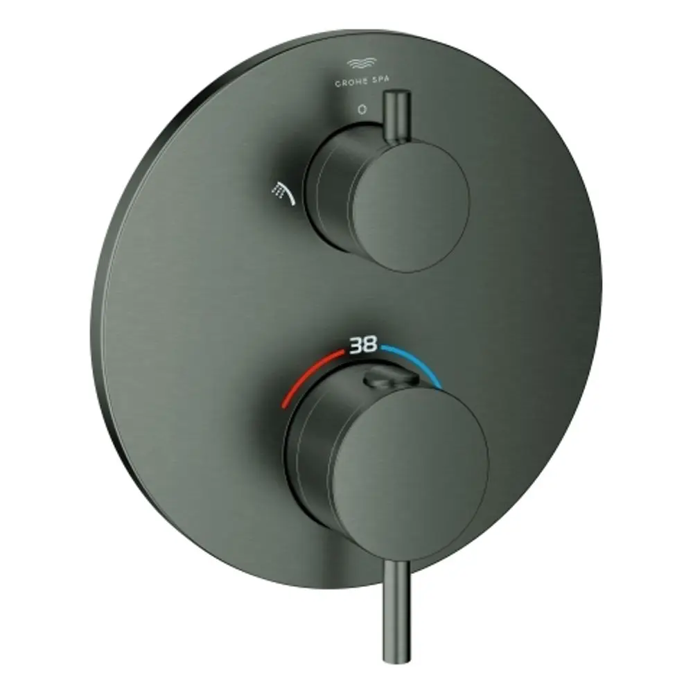 GROHE-Brausearmatur in hard graphite mit zwei Bedienelementen zur Steuerung von Wassertemperatur und -fluss, auf runder Wandplatte montiert.