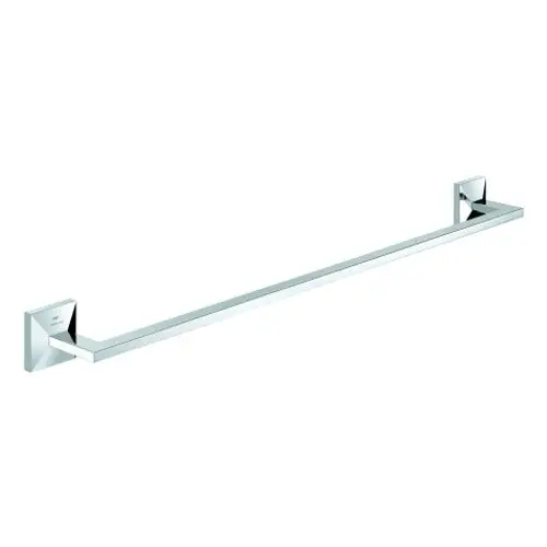 Grohe Badetuchhalter aus glänzendem Metall mit rechteckigen Enden, montiert an einer Wand. Das Design ist klar und funktional.